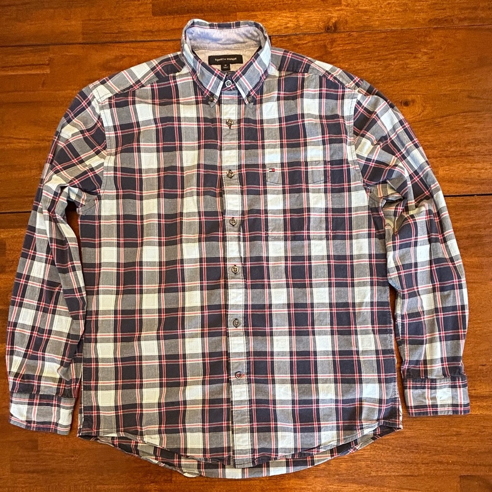 Men’s Tommy Hilfiger button down shirt.